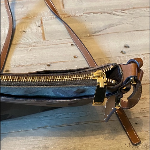 ❤️SOLD❤️Tommy Hilfiger Crossbody Bag Purse Camouflage RN 77806 CA 50900 - Picture 6 of 9